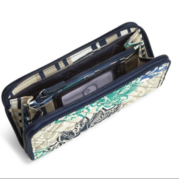 Vera Bradley Grab n Go Wristlet - Picture 6 of 8